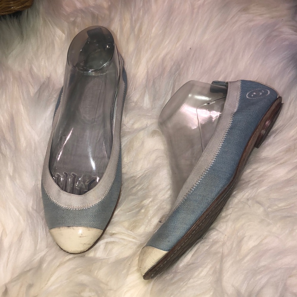 Authentic Chanel flats 🥿